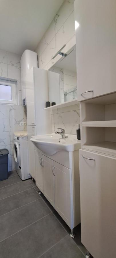 Apartman Helena เซนญ์ ภายนอก รูปภาพ