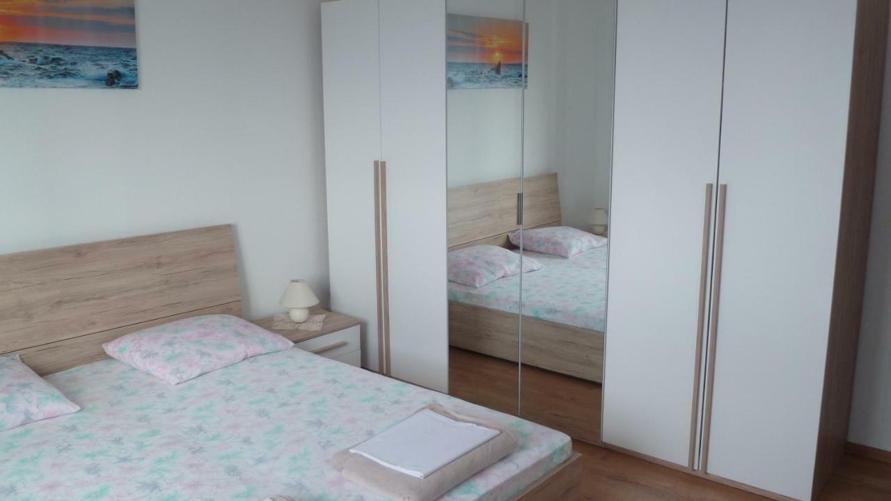 Apartman Helena เซนญ์ ภายนอก รูปภาพ