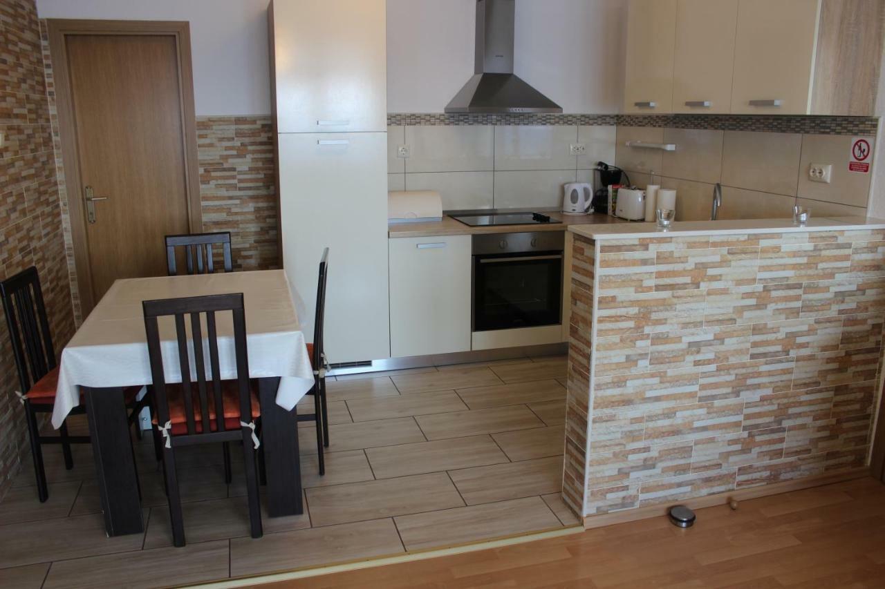 Apartman Helena เซนญ์ ภายนอก รูปภาพ